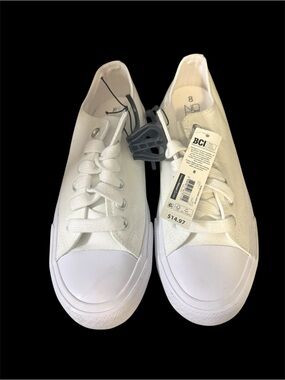 Women’s No BoundriesCasual White Canvas Low-Top Sneakers Size 8 NWT